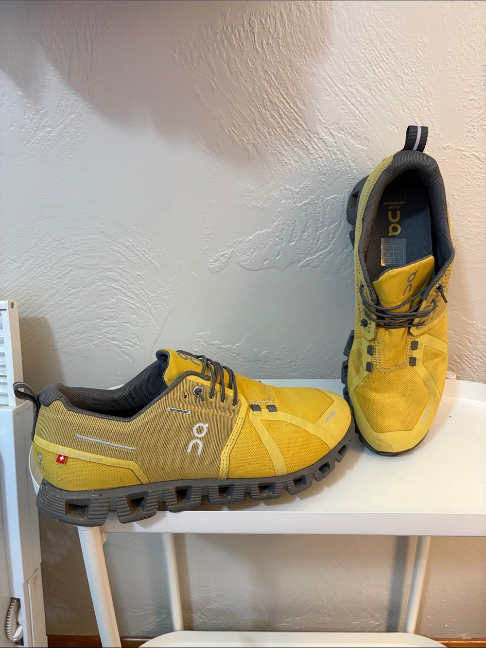 On Running Men’s Yellow and Gray Cloud Athletic Shoes